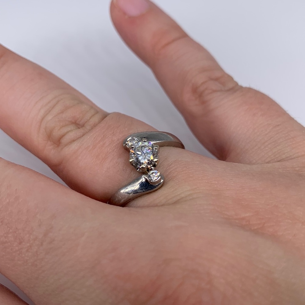 14K white gold and palladium diamond ring